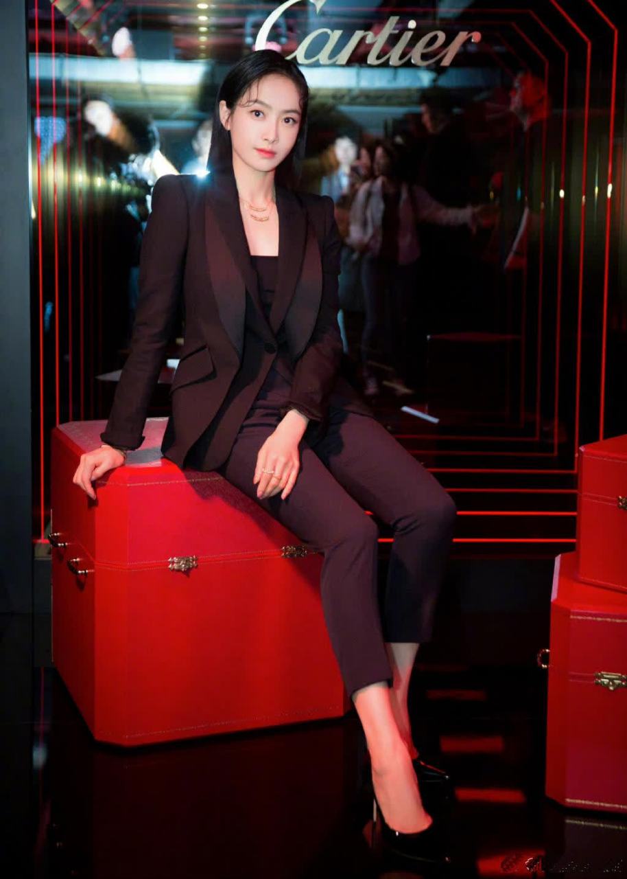 3763 宋茜的美腿不仅性感,而且健康结实,展示出她平时的锻炼成果.