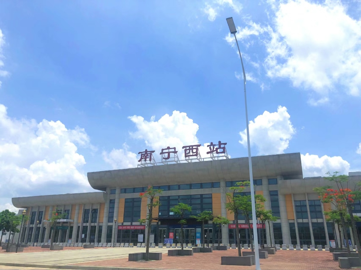 南宁作为广西壮族自治区的的首府,常住人口有894万,截止2023年,南宁