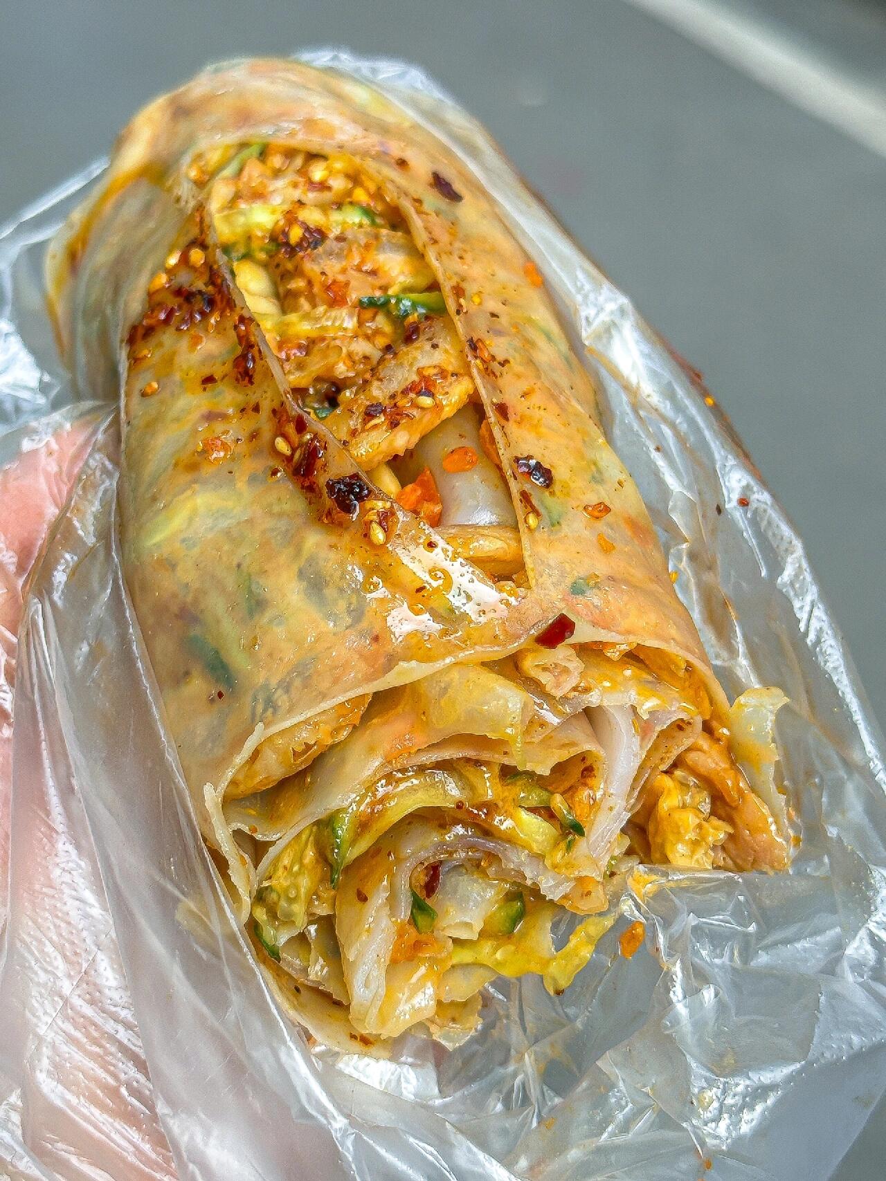 多少次去济南大明湖就为了这口卷凉皮|||之前在山大路,现在搬到铜元局