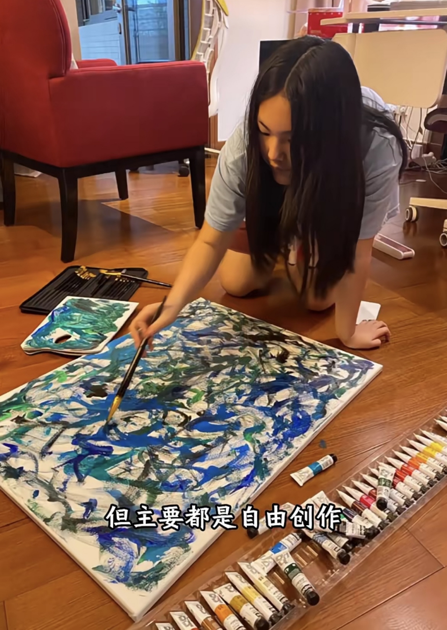 王诗龄快放暑假了王岳伦给女儿制定课程,去学素描,没想到王诗龄小小