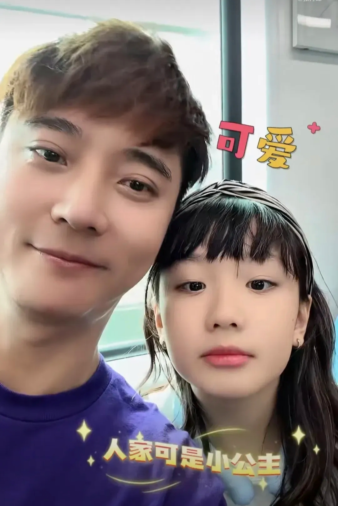最近孩子放暑假,张丹峰和洪欣一起带着女儿去韩国旅游,还看了演