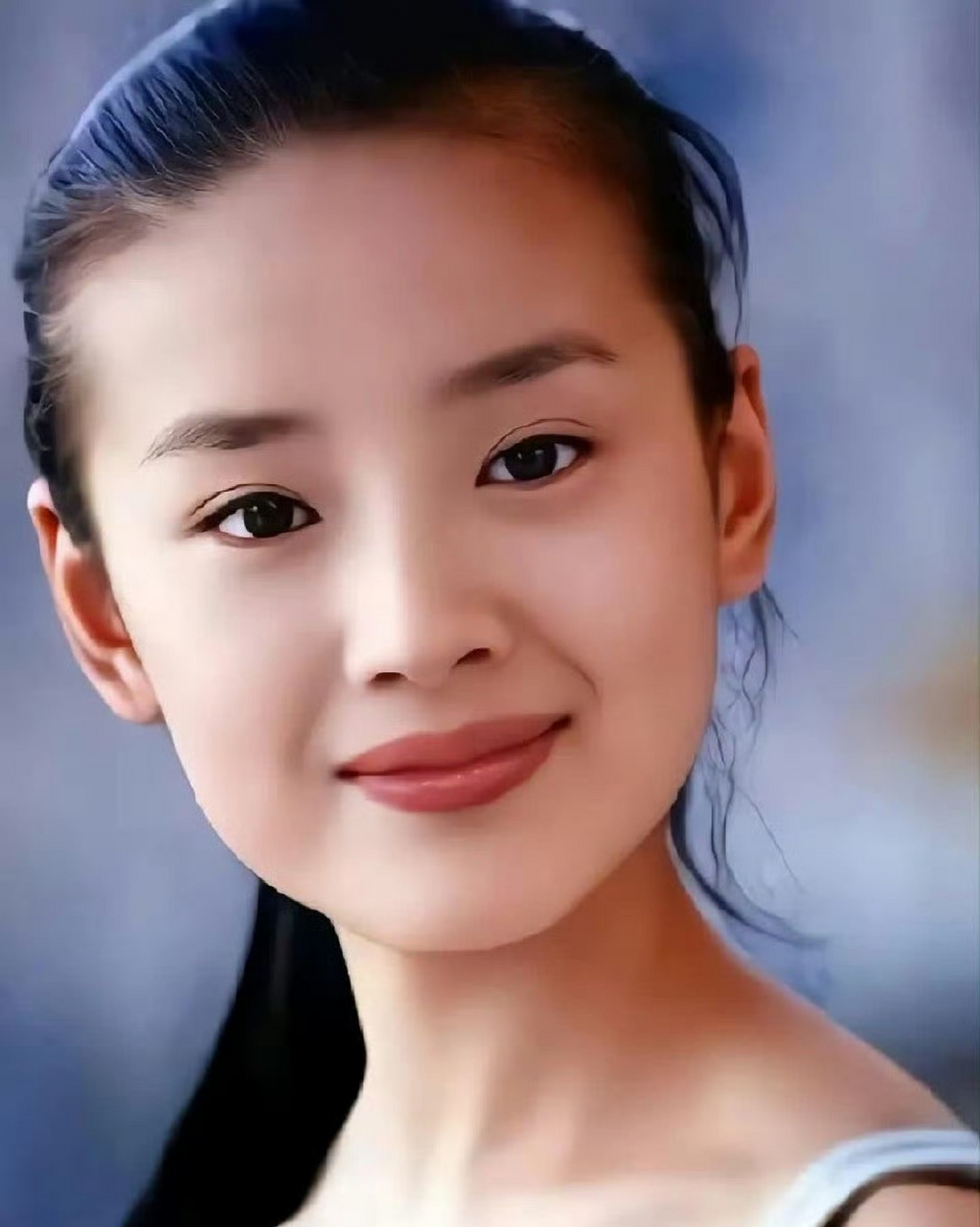 没想到年轻时候的董洁这么漂亮,虽然现在看上去老了,但气质还是很好!