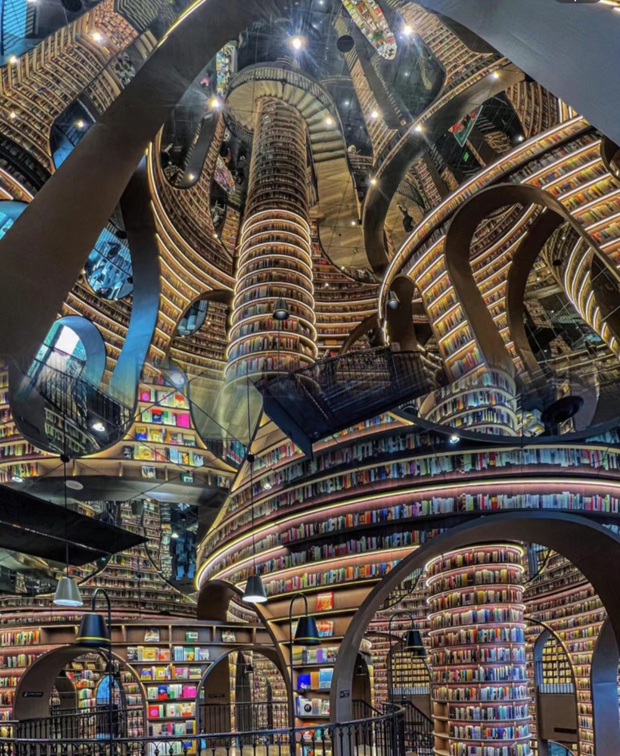 梦幻的阅读圣地,拍照打卡的绝佳场所——都江堰钟书阁