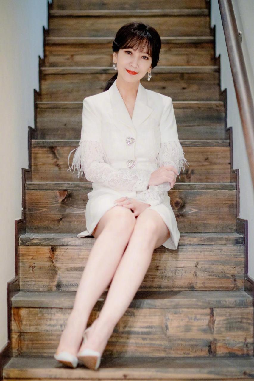 赵雅芝美腿写真