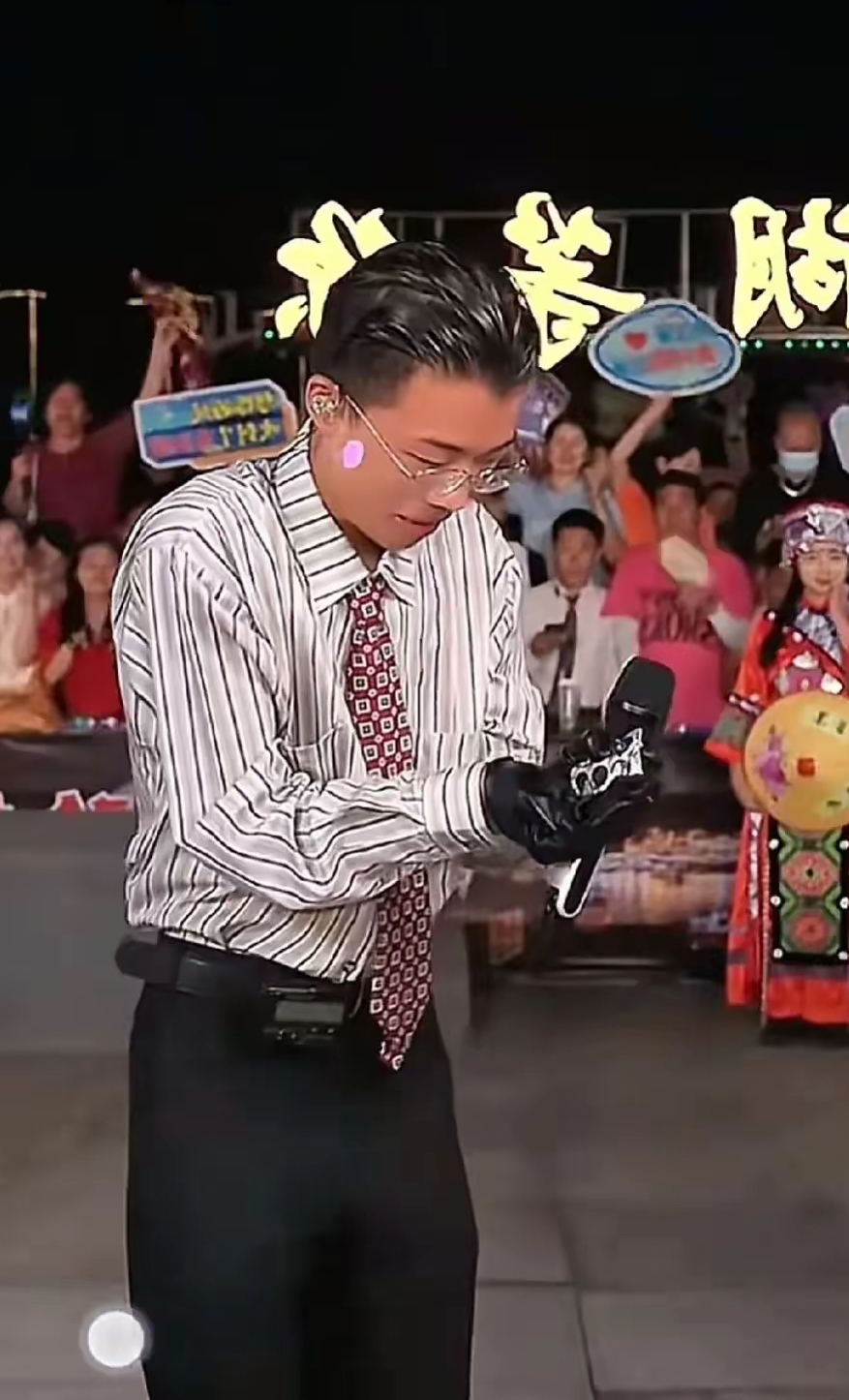 郭有才昨天直播时,身体不适吃了片感冒药