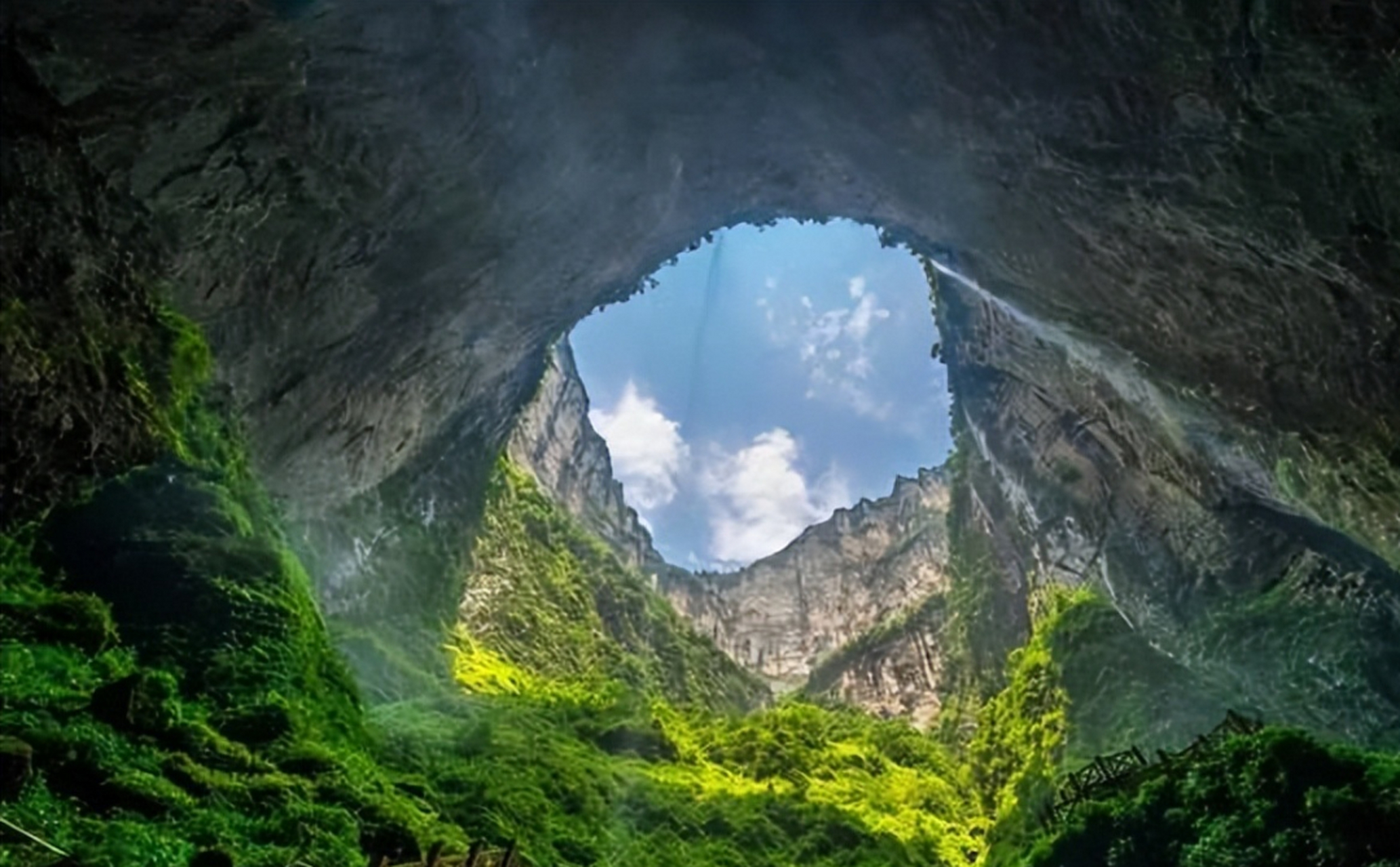 夏日慢慢游# 到广西百色游玩,乐业天坑是不能不去的.