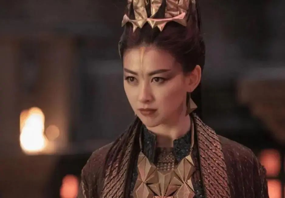 斗罗大陆2:真人版比比东真漂亮,李小冉肤白貌美,身材也很棒!