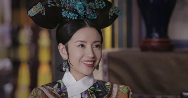 于正说《如懿传》董洁能扛起来,果然纪录片里她美得无与伦比