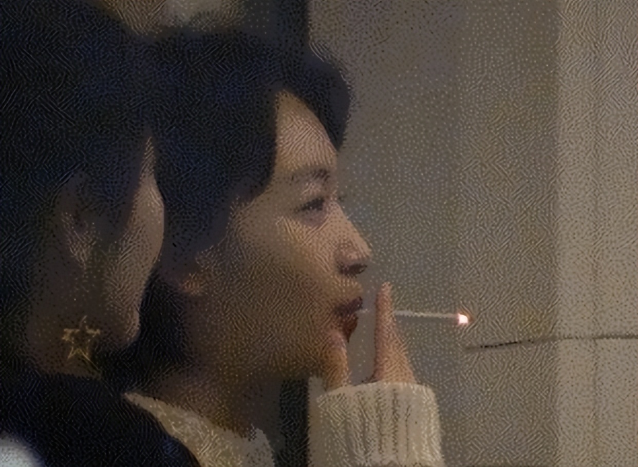 周冬雨与富二代男友旅游,酒店窗帘未拉好,被卓伟的手下拍到