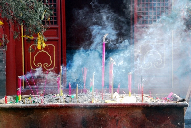 回顾:江苏一女尼姑胡晓慧被抓,9名弟子交代内幕,真相令人咋舌