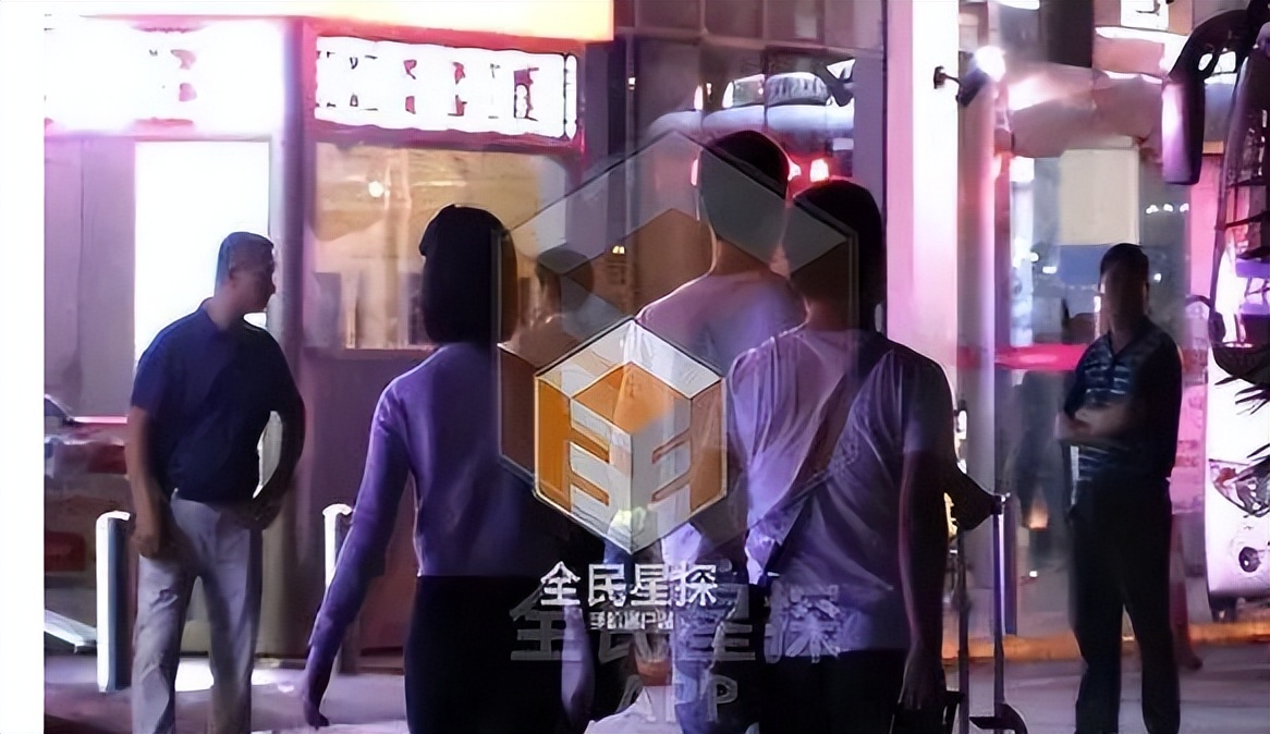 周冬雨与富二代男友旅游,酒店窗帘未拉好,被卓伟的手下拍到