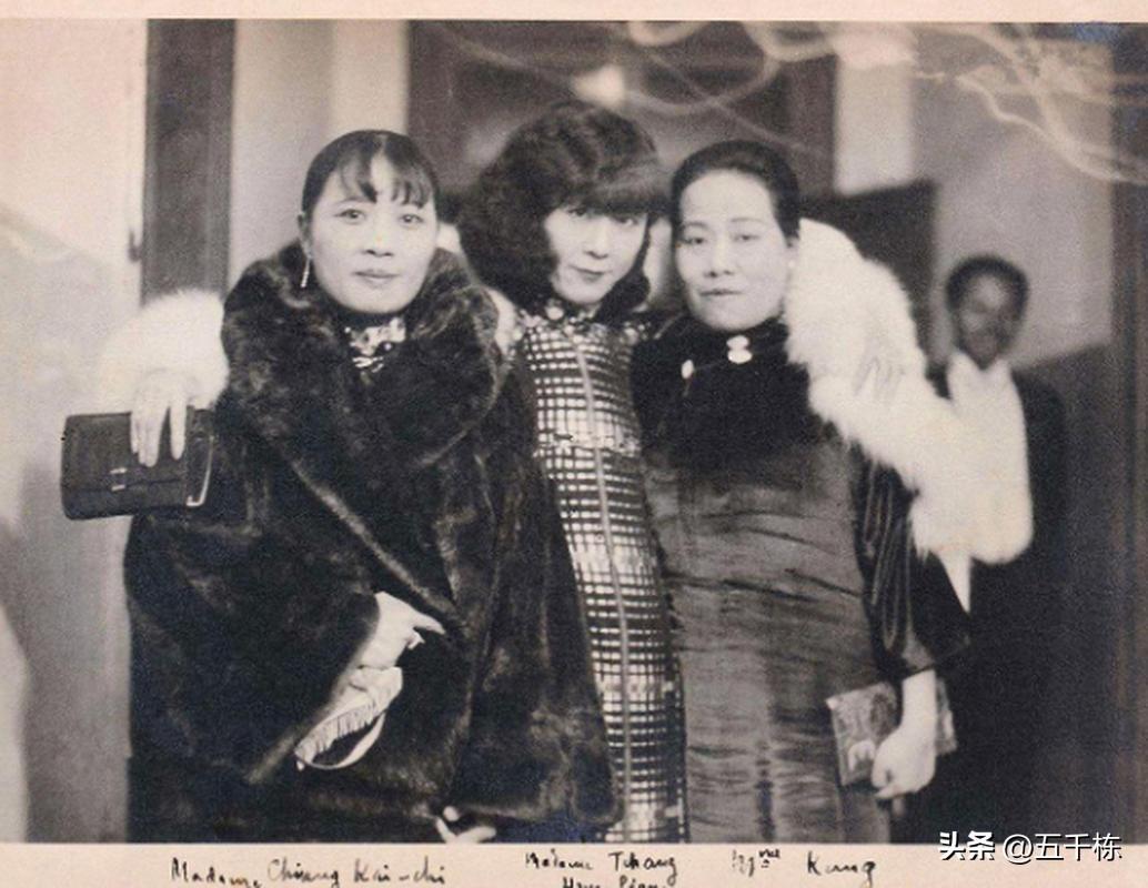 宋氏三姐妹罕见合影,别看她们坐在一起,其实有点貌合神离