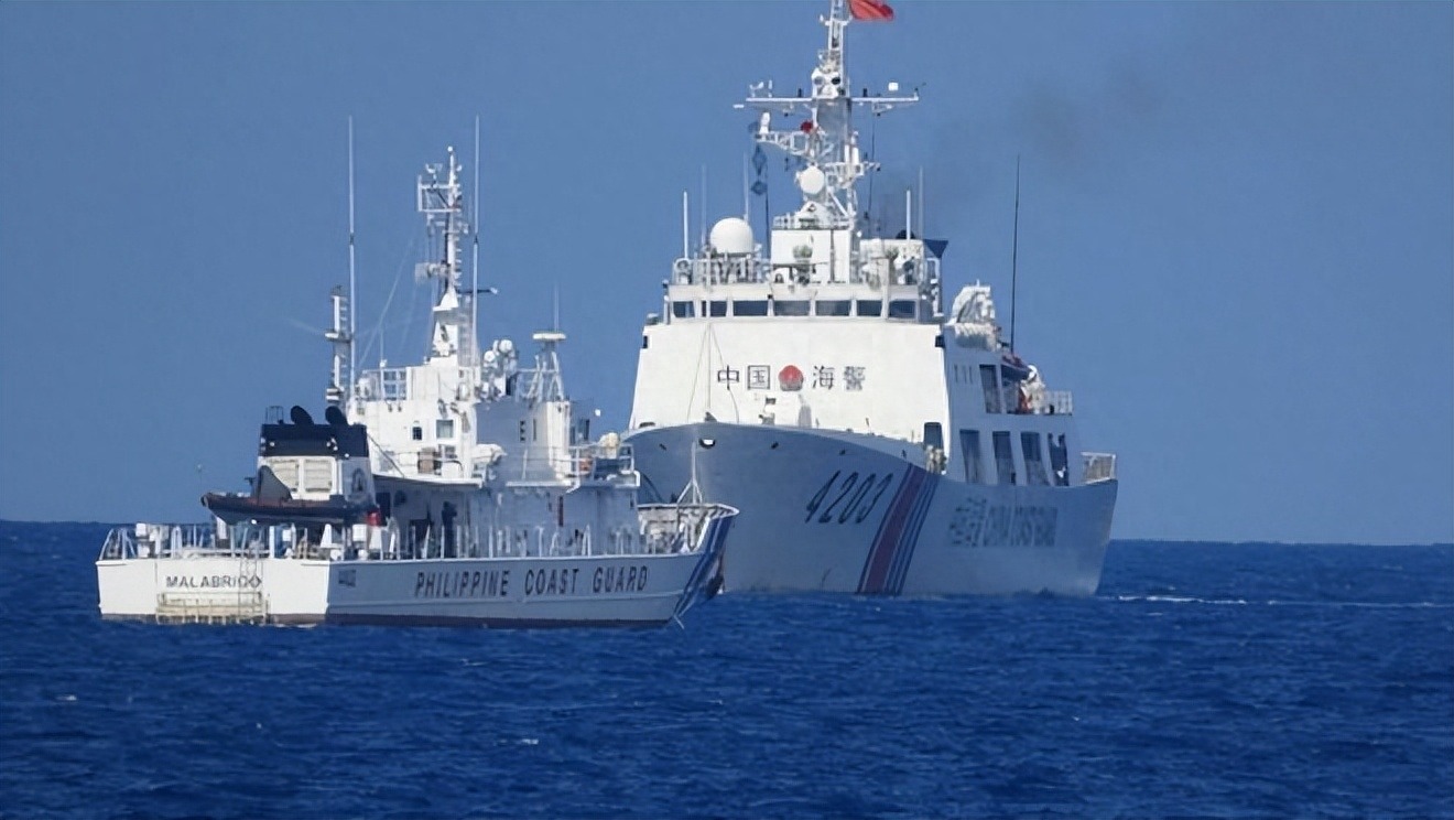 中国万吨海警船直接对标菲律宾坐滩舰,700米距离挑衅升级?