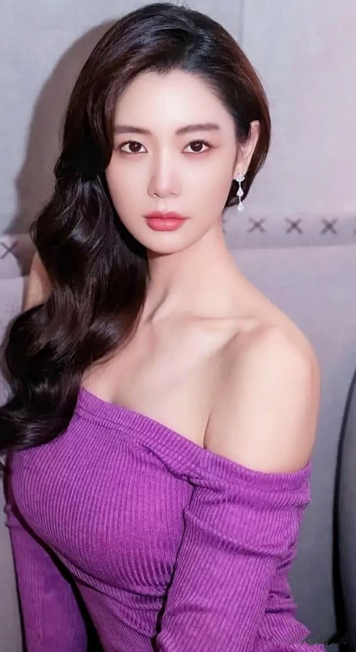 李成敏,气质迷人