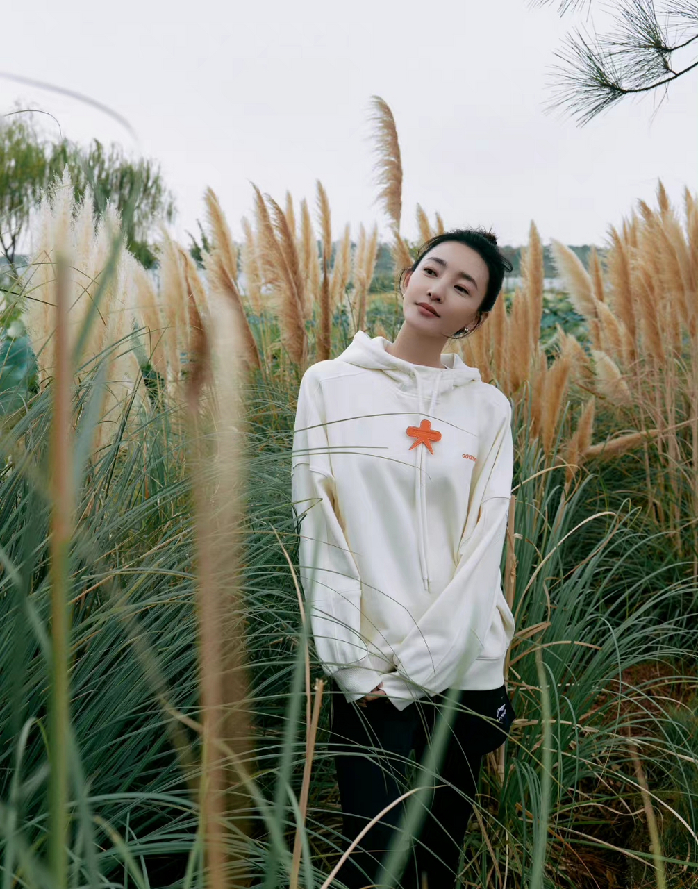 王丽坤的穿搭休闲时尚.