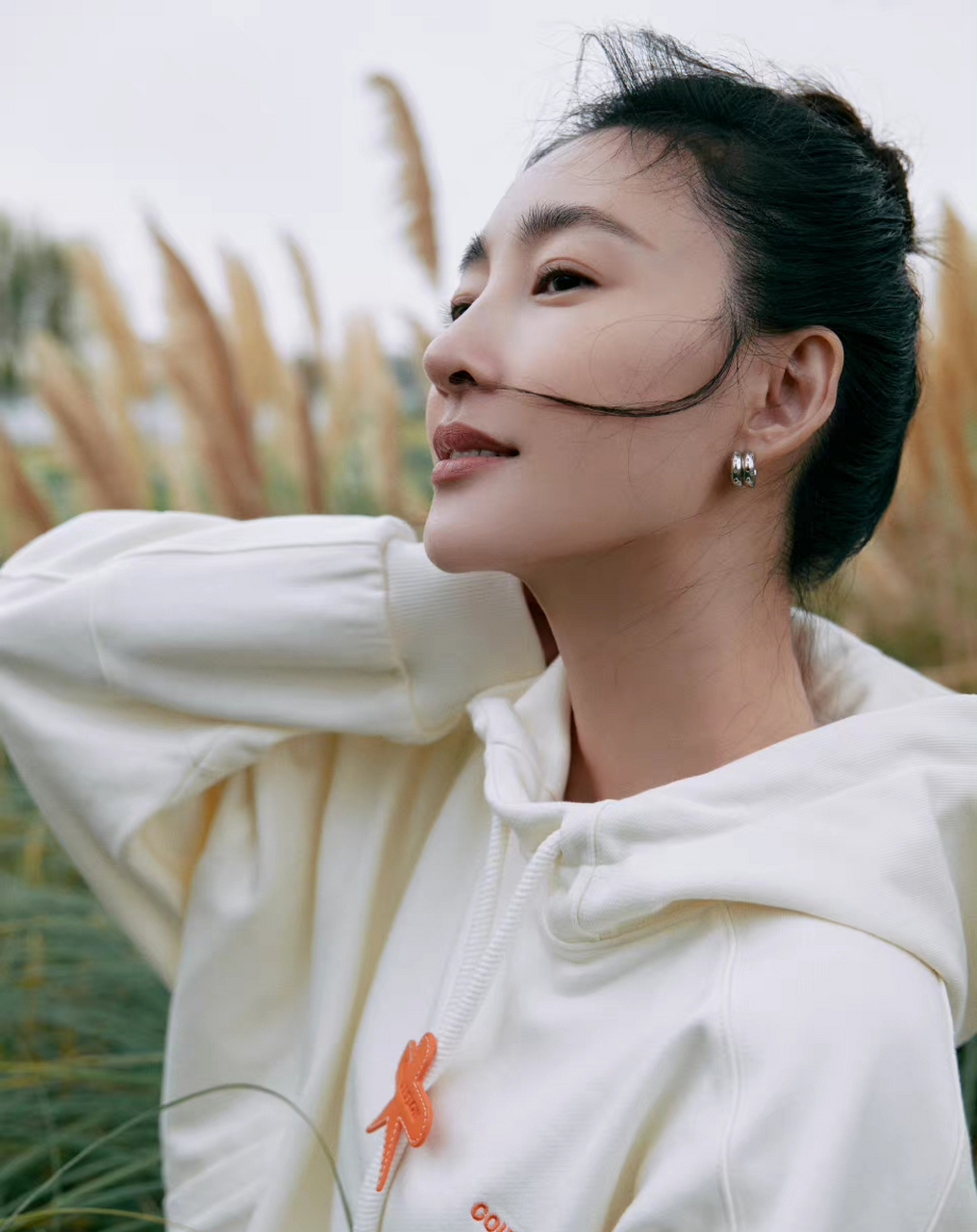 王丽坤的穿搭休闲时尚.