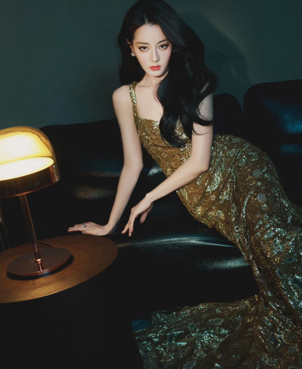 迪丽热巴金色长裙是真的美神下凡