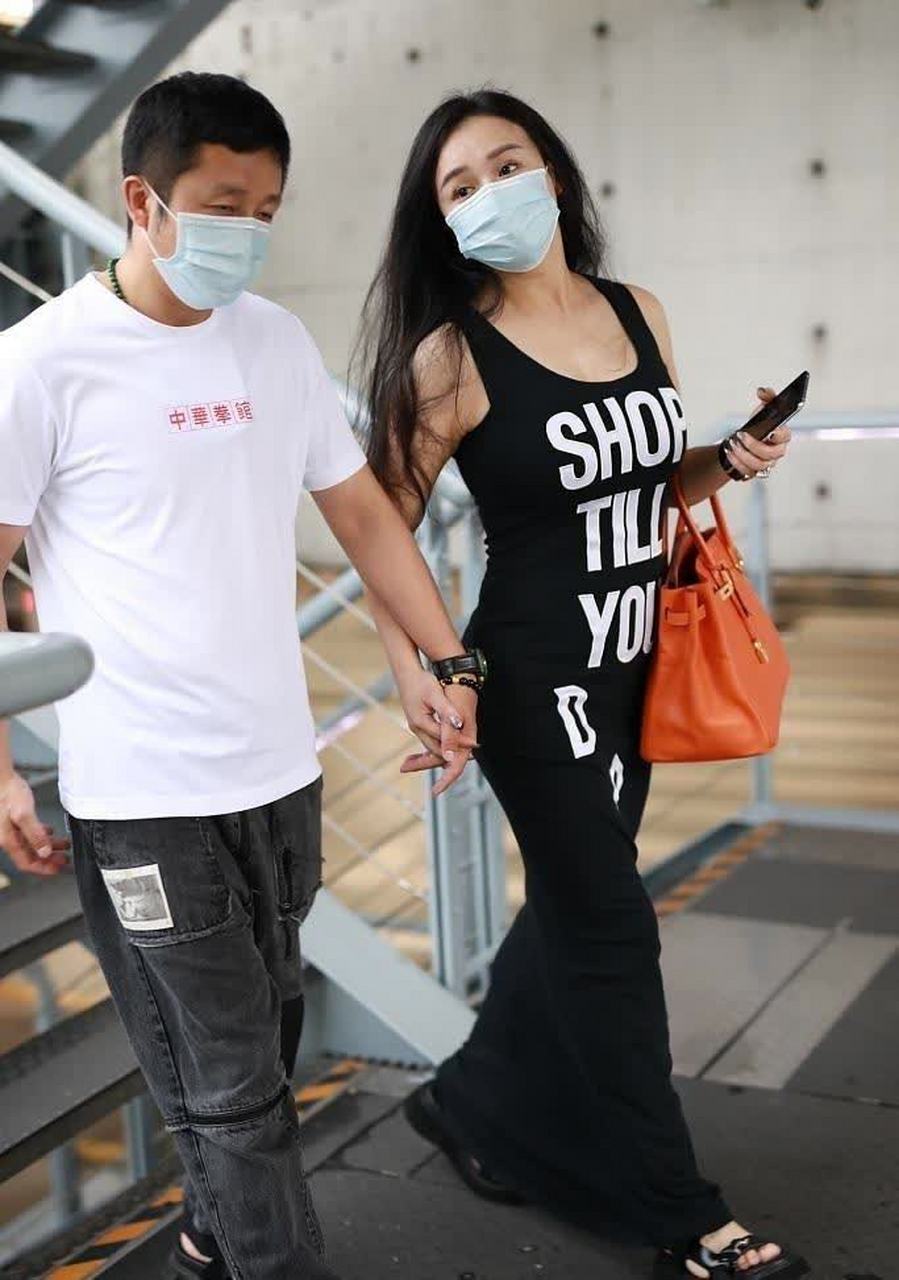 邹市明携小娇妻冉莹颖