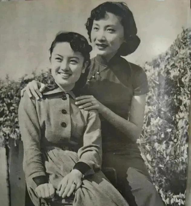 "90岁高龄的"长城二公主"石慧,依然隽秀,真正"岁月不败美人"