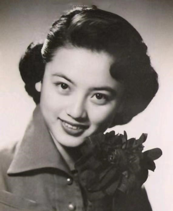 90岁高龄的"长城二公主"石慧,依然隽秀,真正"岁月不败美人"