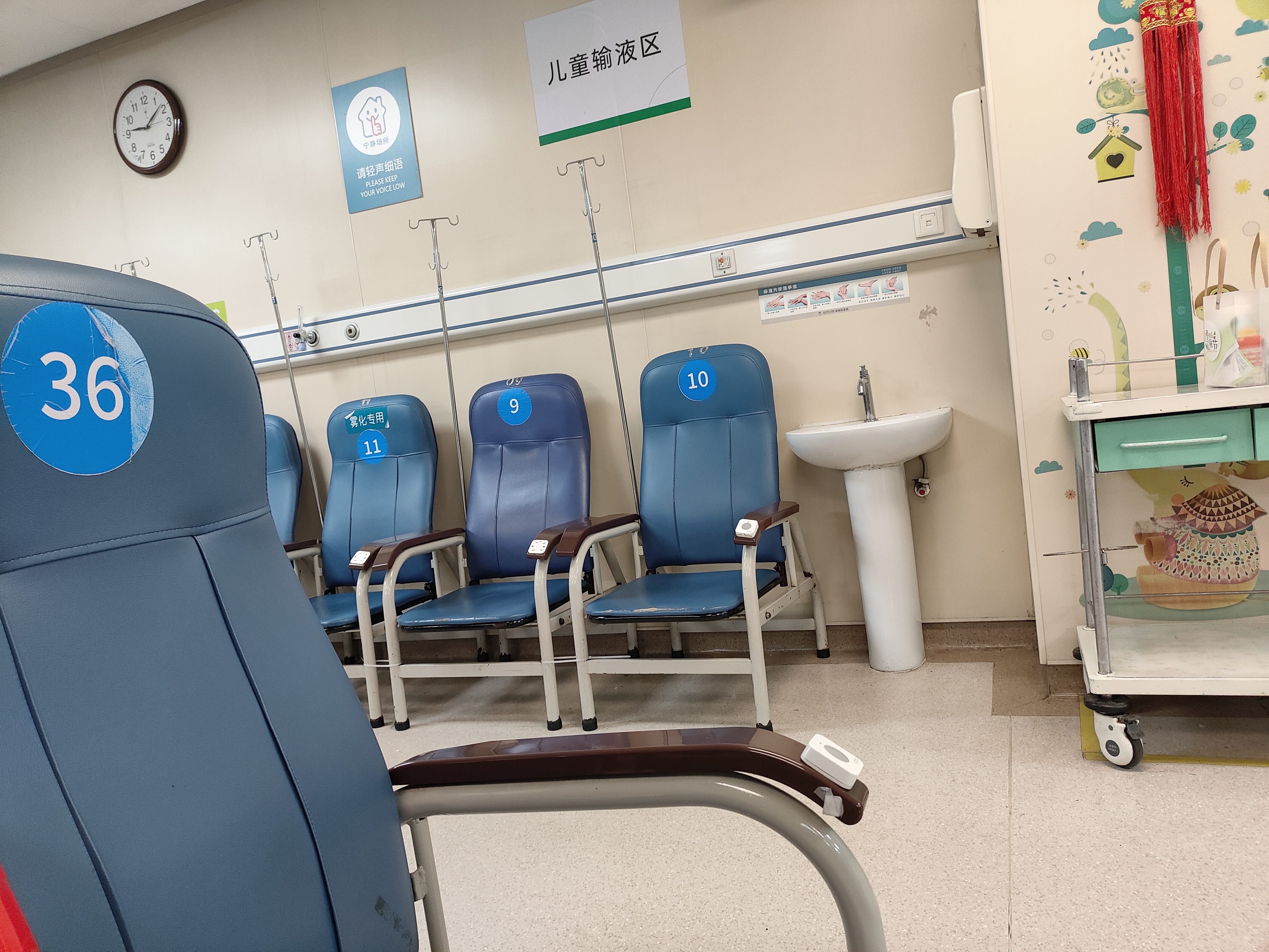 凌晨2点多,我和老公驱车来到市区医院,果不其然