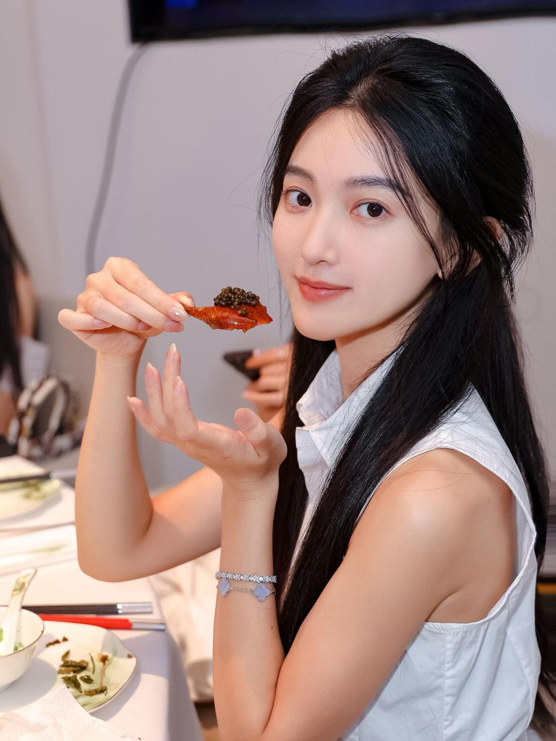 开完题的清华女大学生有多快乐!#养眼美女