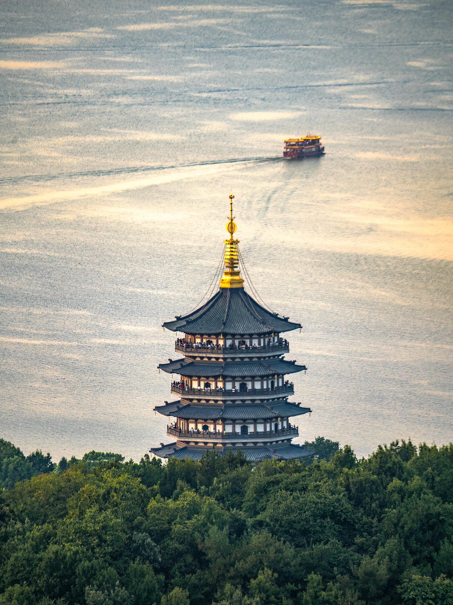 杭州西湖最值得爬的几座山 如果来杭州不想看西湖的人挤人,那就去爬山