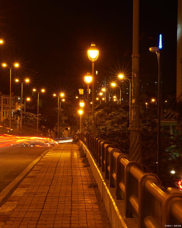 街头路灯夜景图片唯美图片