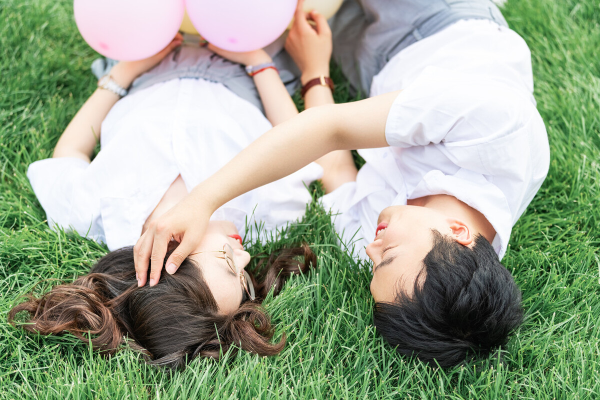 爱情的力量,无法用言语来完全描述,它如同浩渺星辰,深邃而辽远.