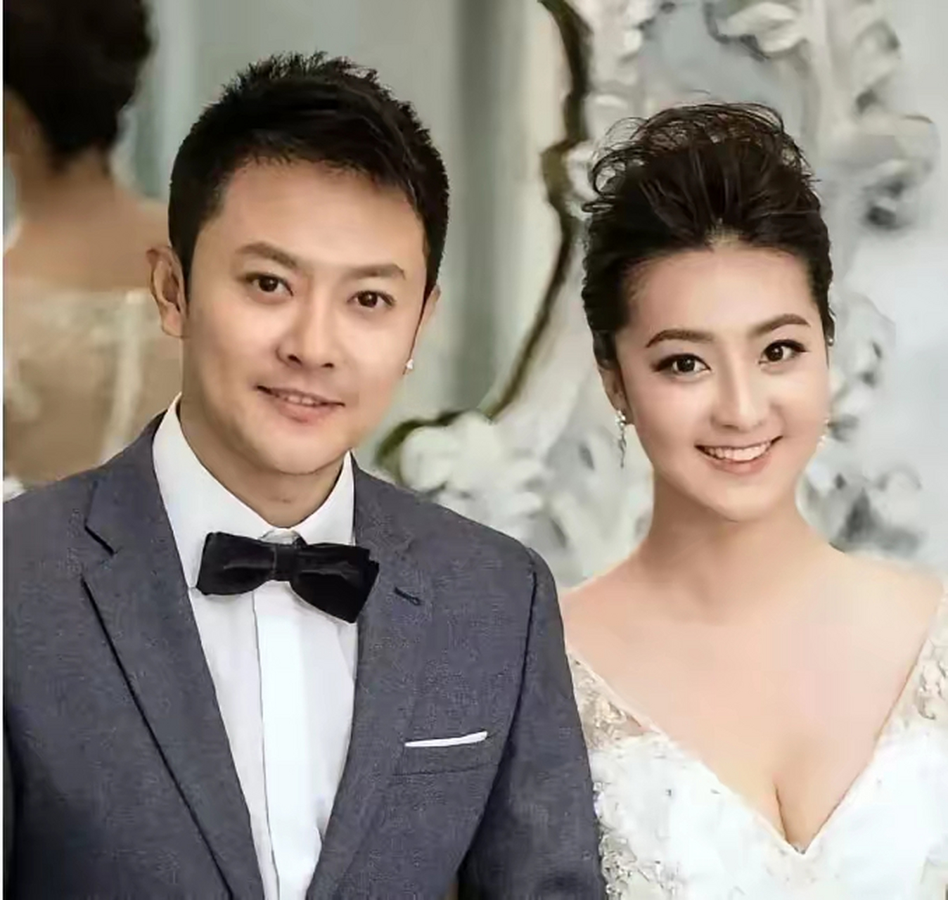 2015年,印小天花了400万嫁给了"龙套演员"哈琳娜.