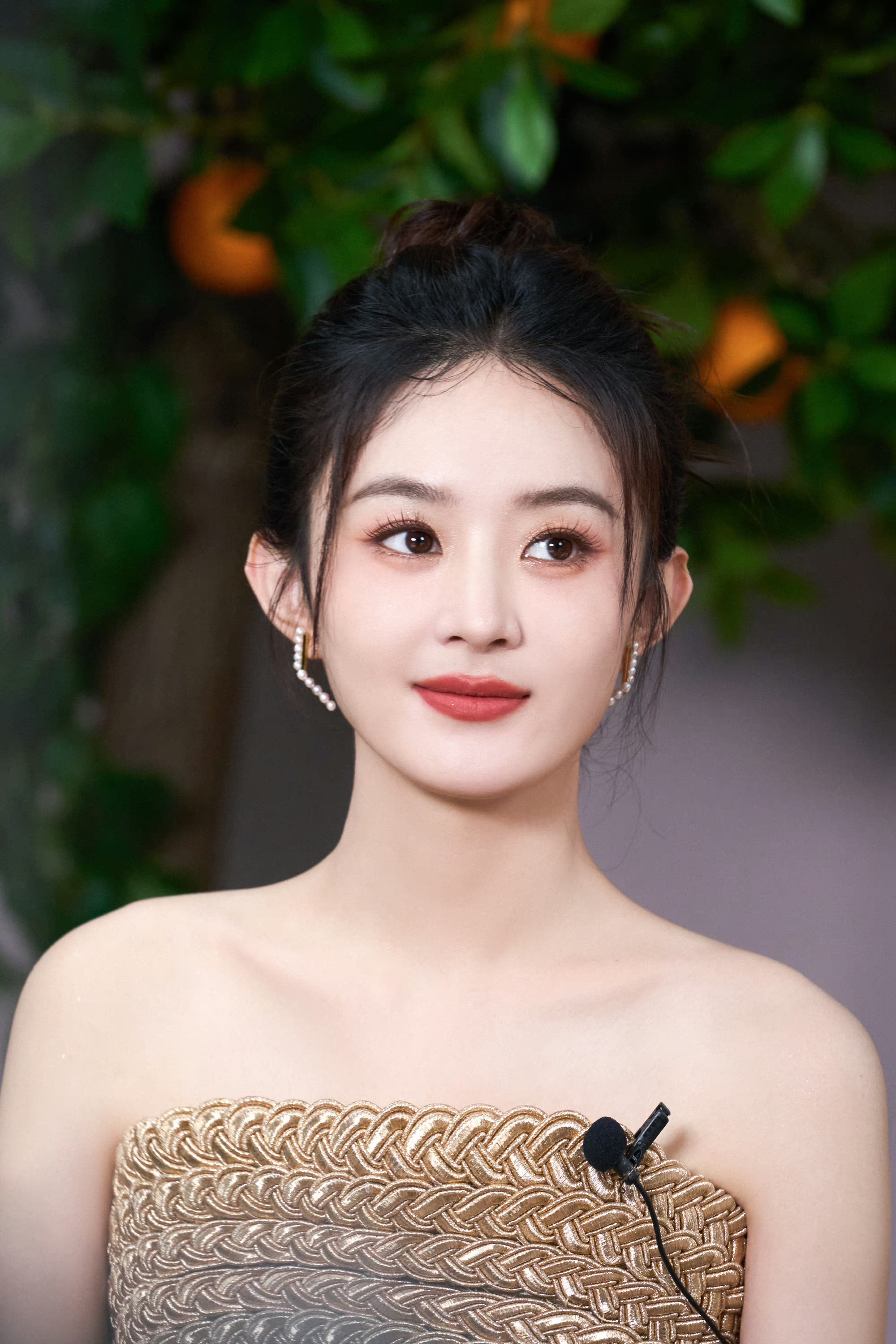 赵丽颖的原生脸太耐看了,妆前妆后唯一的区别是更精致了