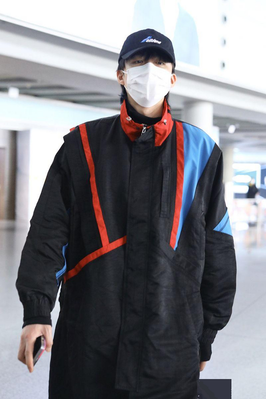 路人视角下的刘宇宁,包裹得很严实!