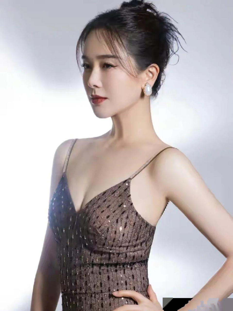 左小青大胆全裸演出,王志文都被迷住了!