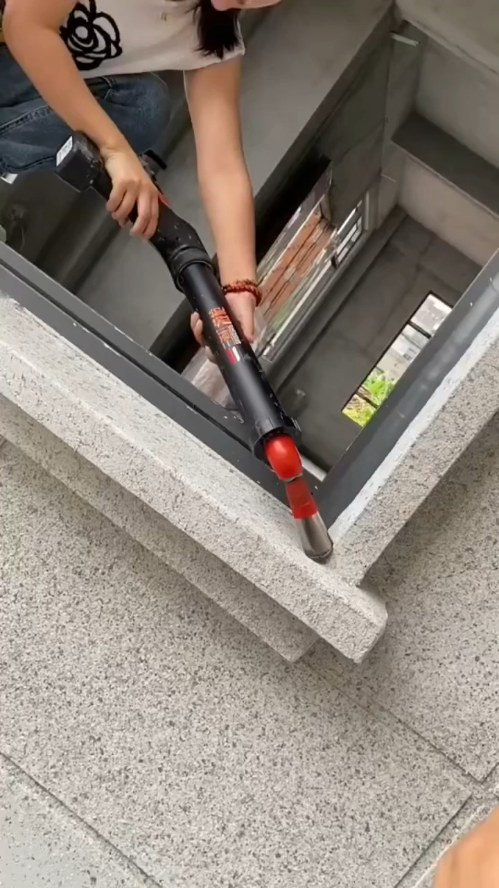 窗户打玻璃胶手法,怎么样?