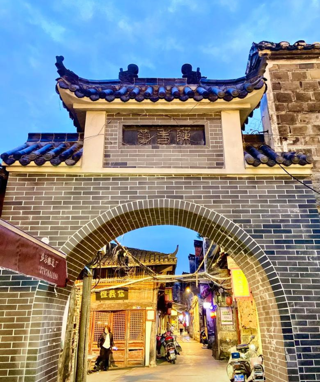 动态连更挑战# 襄阳樊城曾经有九街十八巷,现在繁华落幕,记忆犹存只 