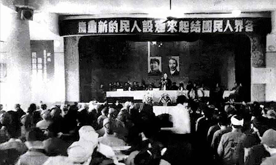1946年,地下党开会时突然听到小贩大喊卖糖,会议负责人:快撤退