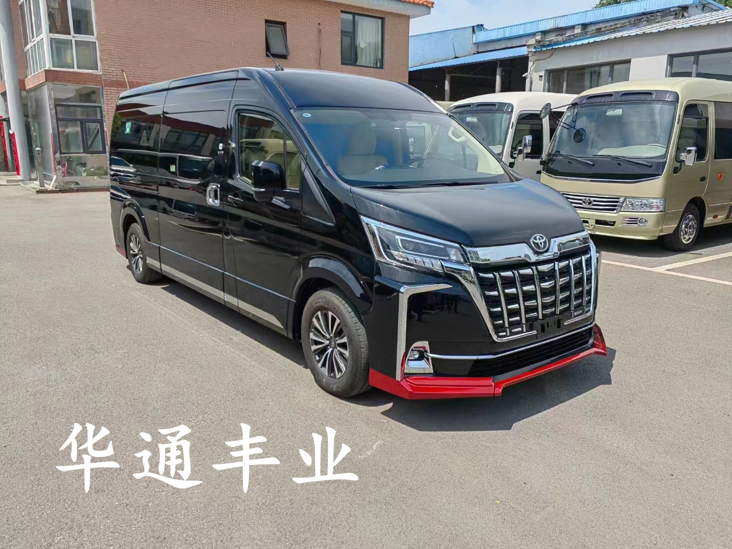 在众多车型中,丰田海狮11座版本更是凭借其宽敞的内部空间和灵活多变