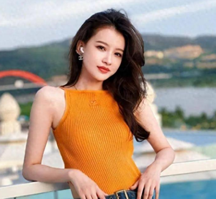 究其究竟则是因为董子健的母亲是娱乐圈中知名经纪人王京花.
