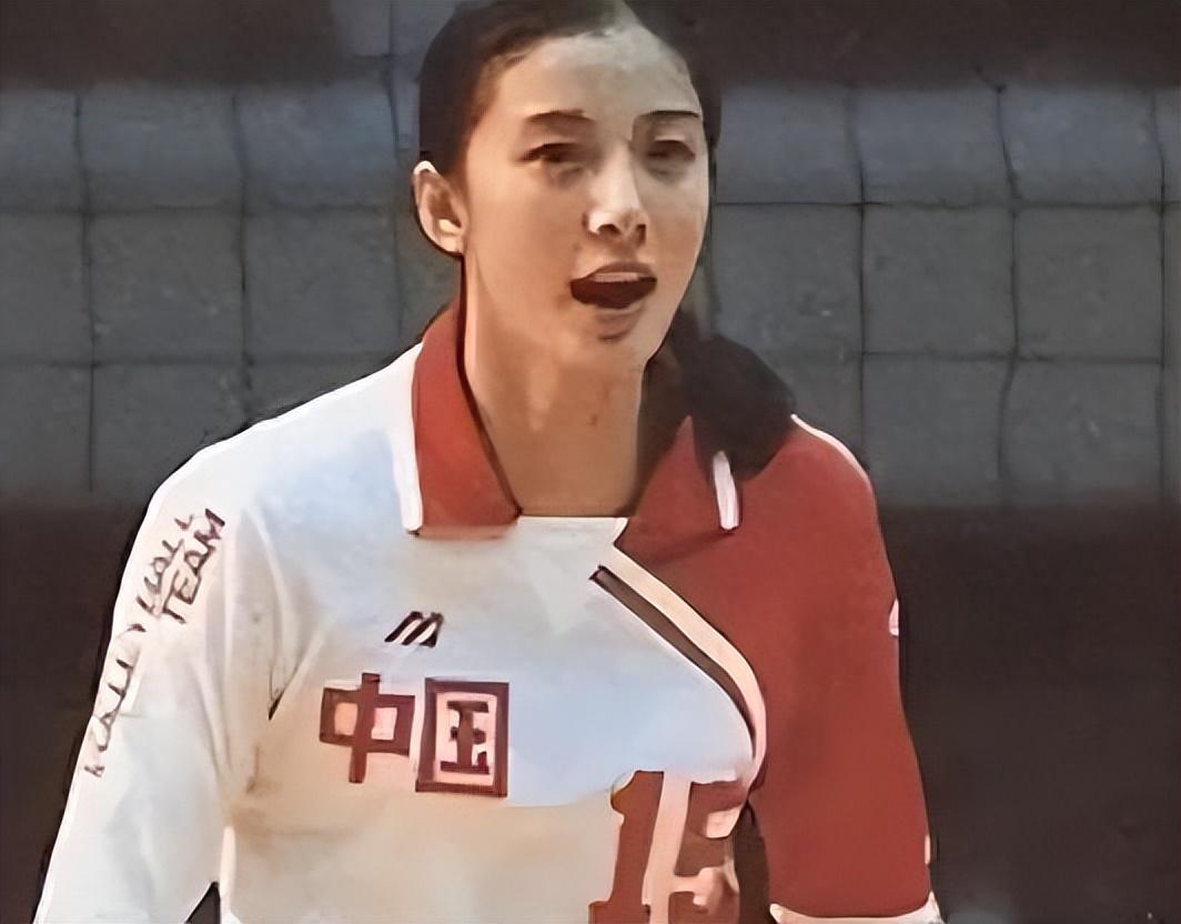 王怡,曾是中国女排耀眼新星,助队取得辉煌成绩.后离队赴美