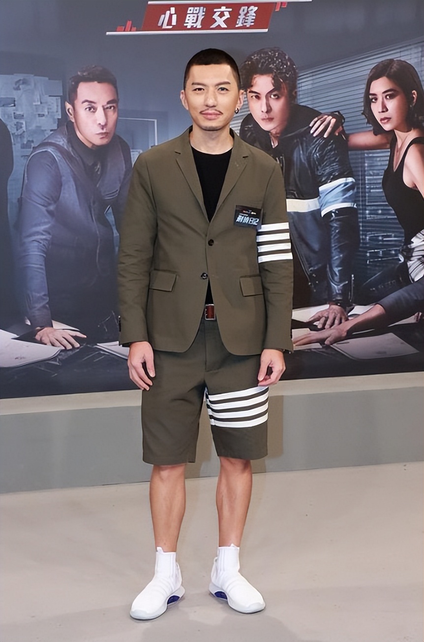 41岁王浩信回新疆探亲,在当地过生日,吃凉皮喝羊肉汤有滋有味