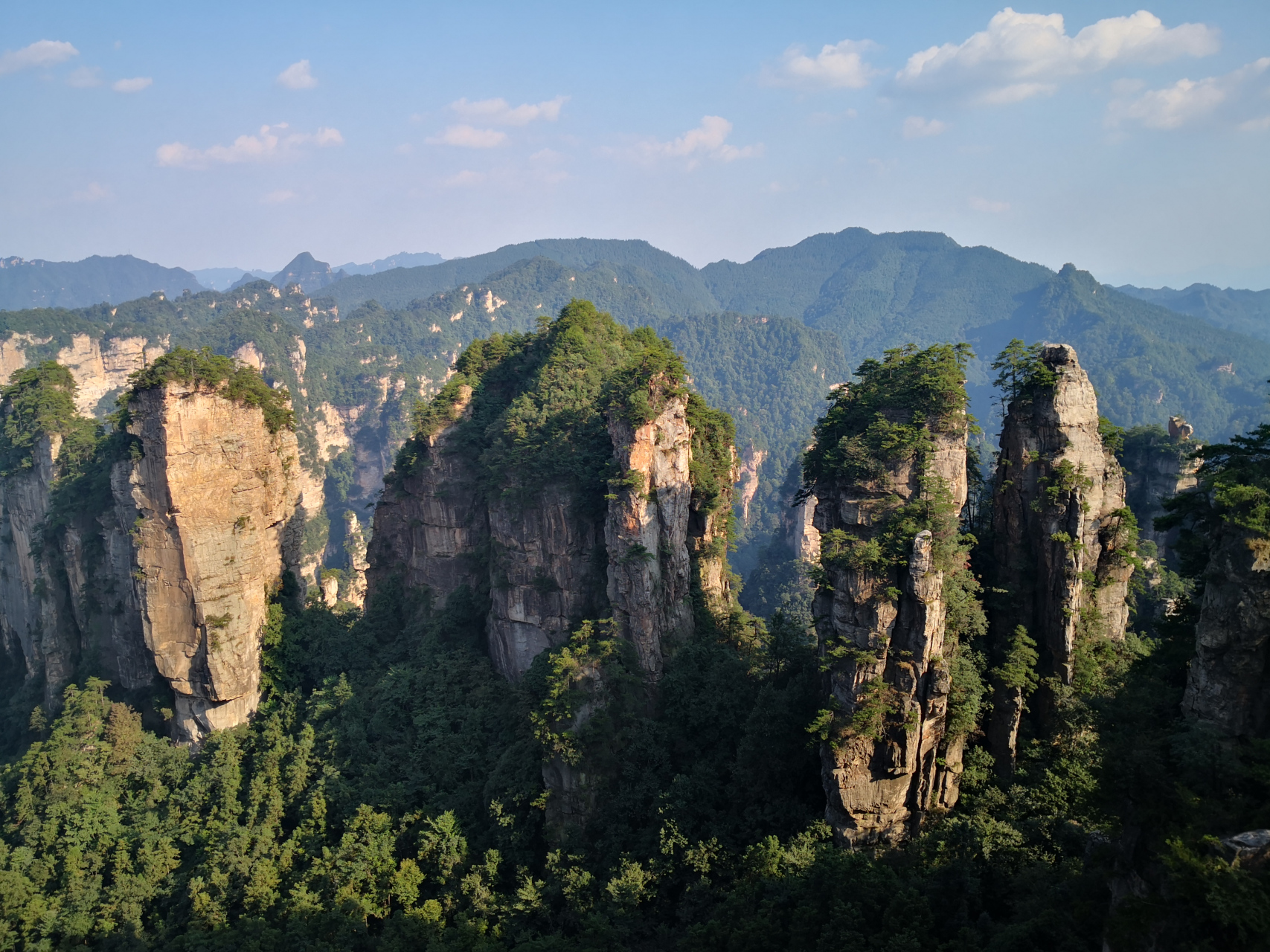 张家界地貌类型多样图片