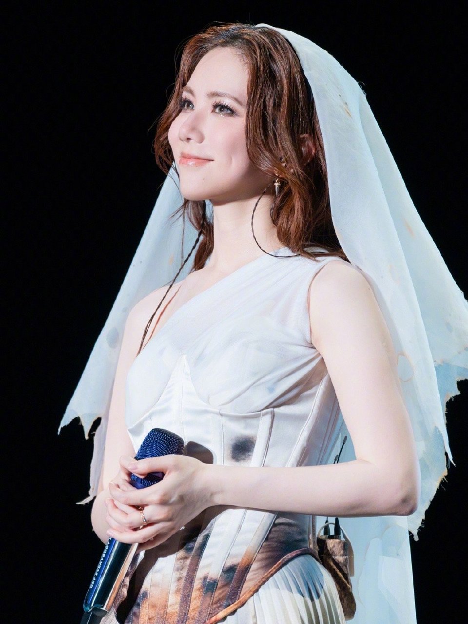 音乐唱响人生  今日,华语乐坛的璀璨明星邓紫棋在社交媒体上深情发文