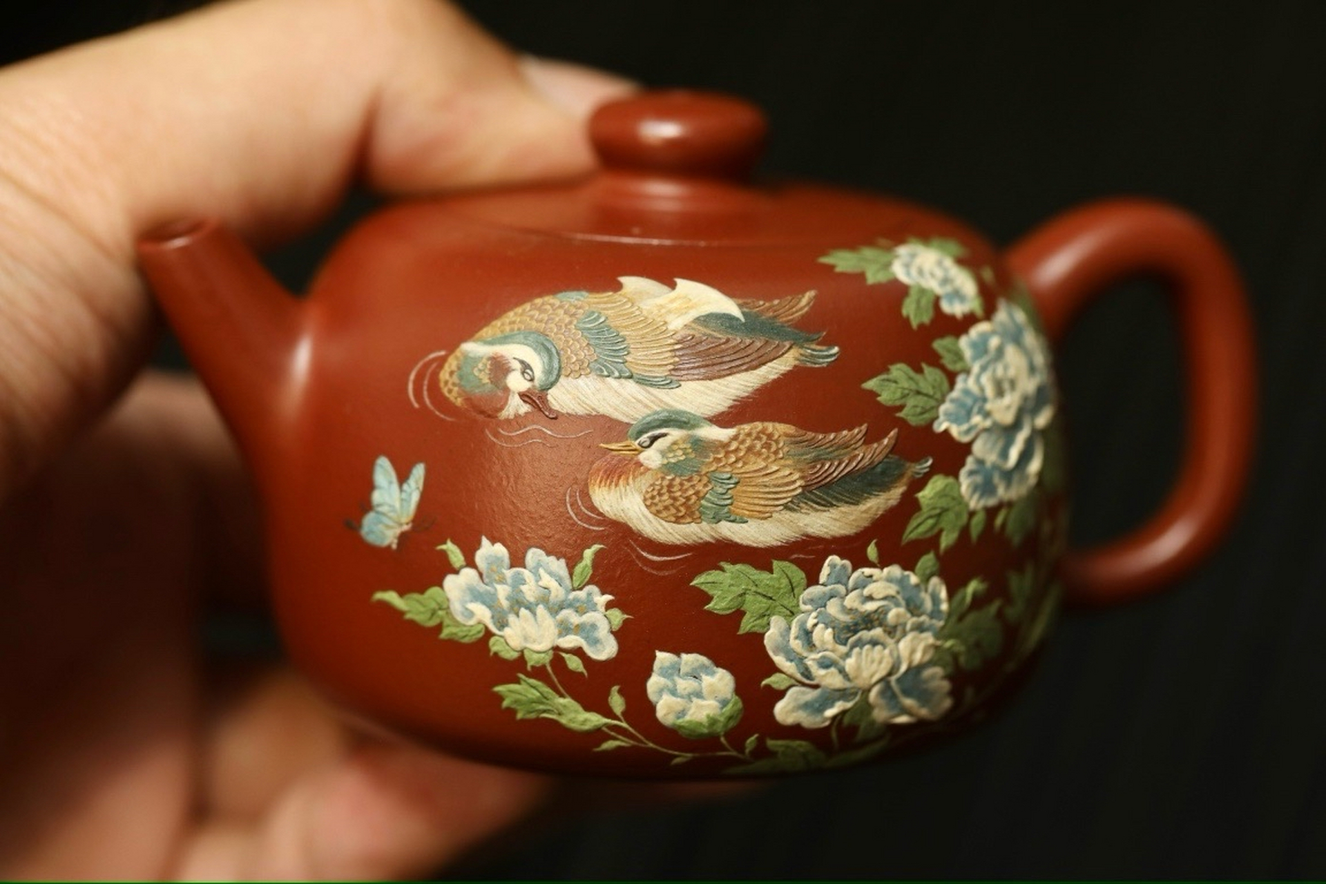 鸳鸯双栖·高端泥绘·重器         /容量170cc/极品朱泥 壶身泥绘的