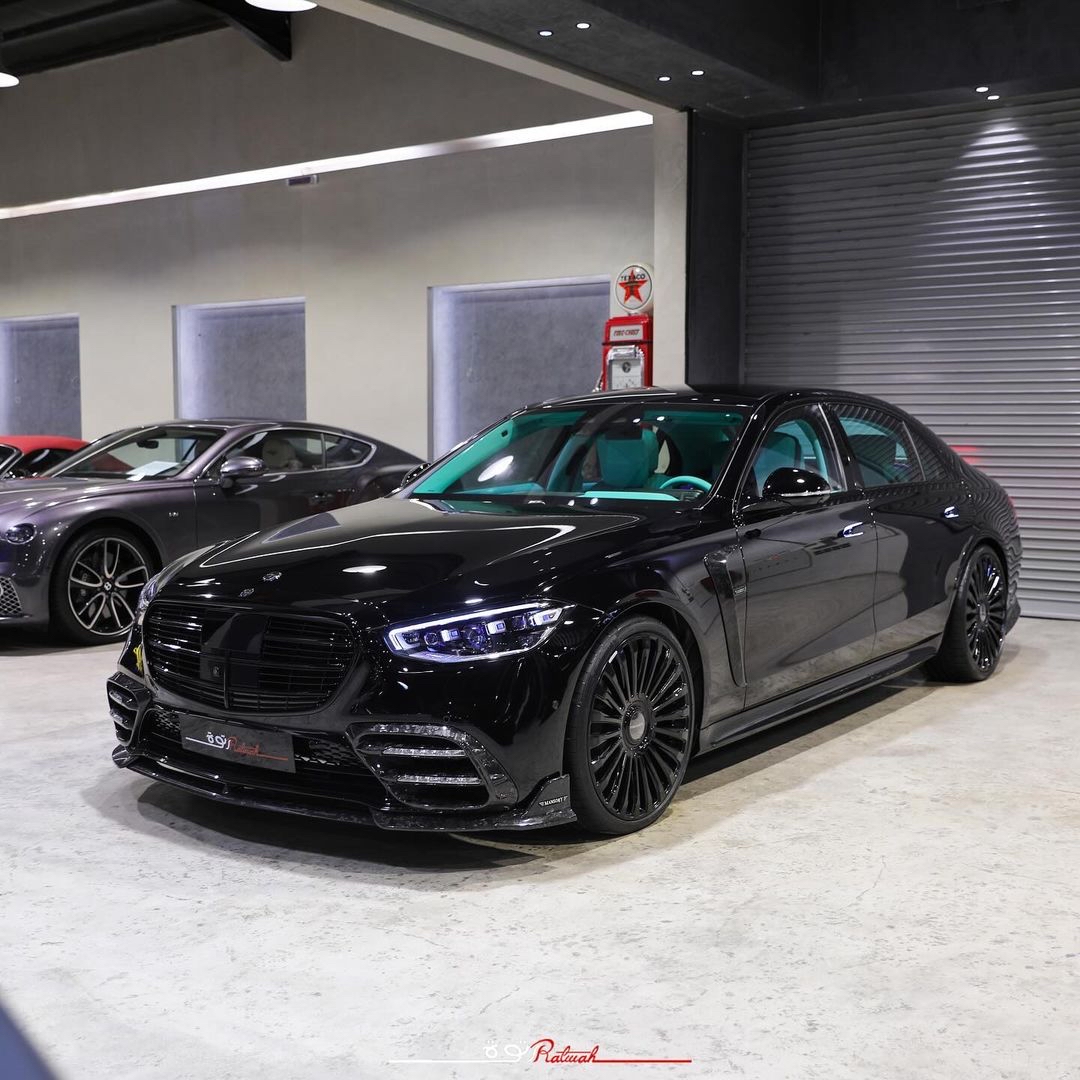 黑武士奔驰s级,改装巴博斯套件,搭配豪华真皮颜色内饰,气场与舒适度