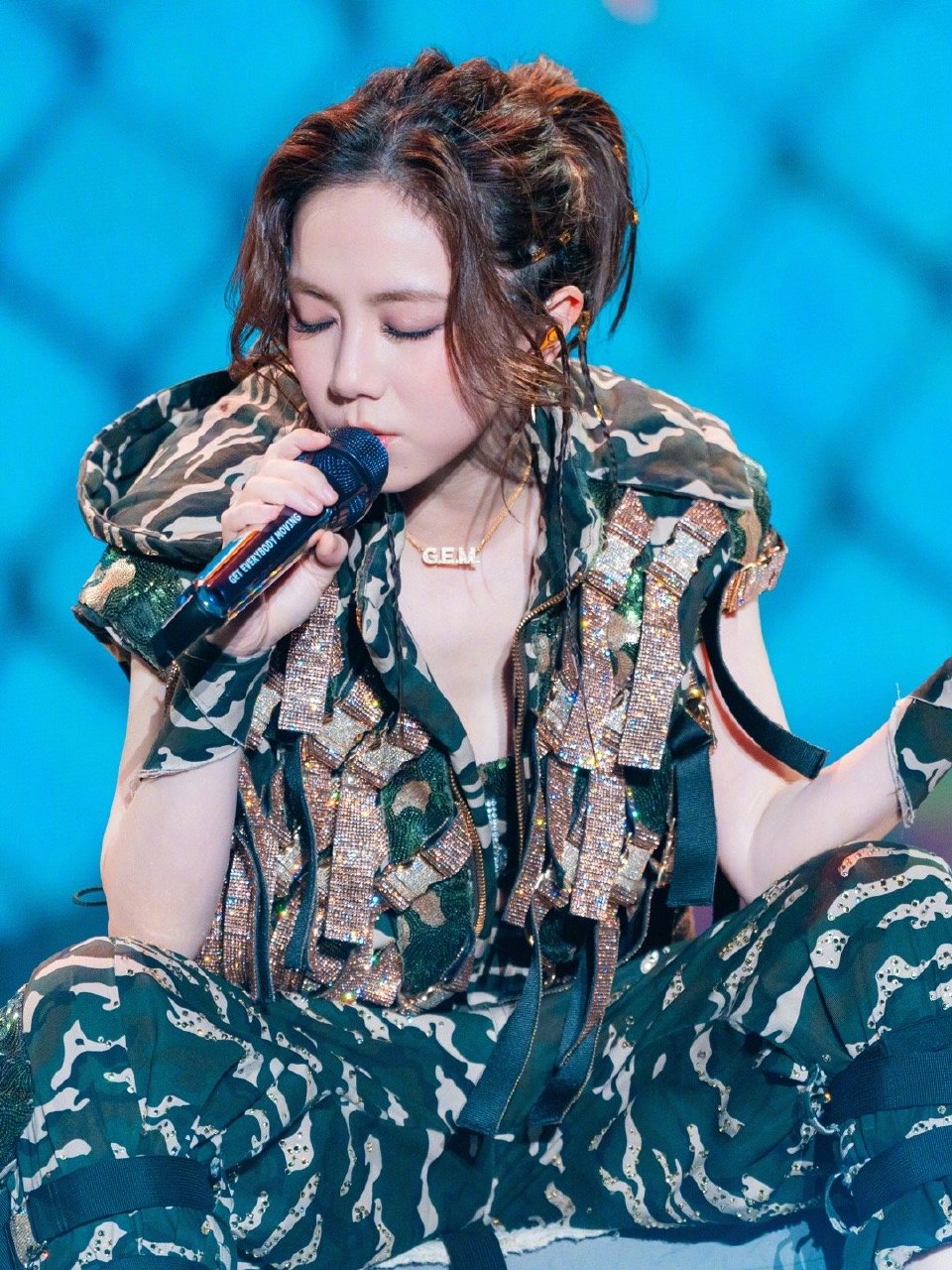 音乐唱响人生  今日,华语乐坛的璀璨明星邓紫棋在社交媒体上深情发文