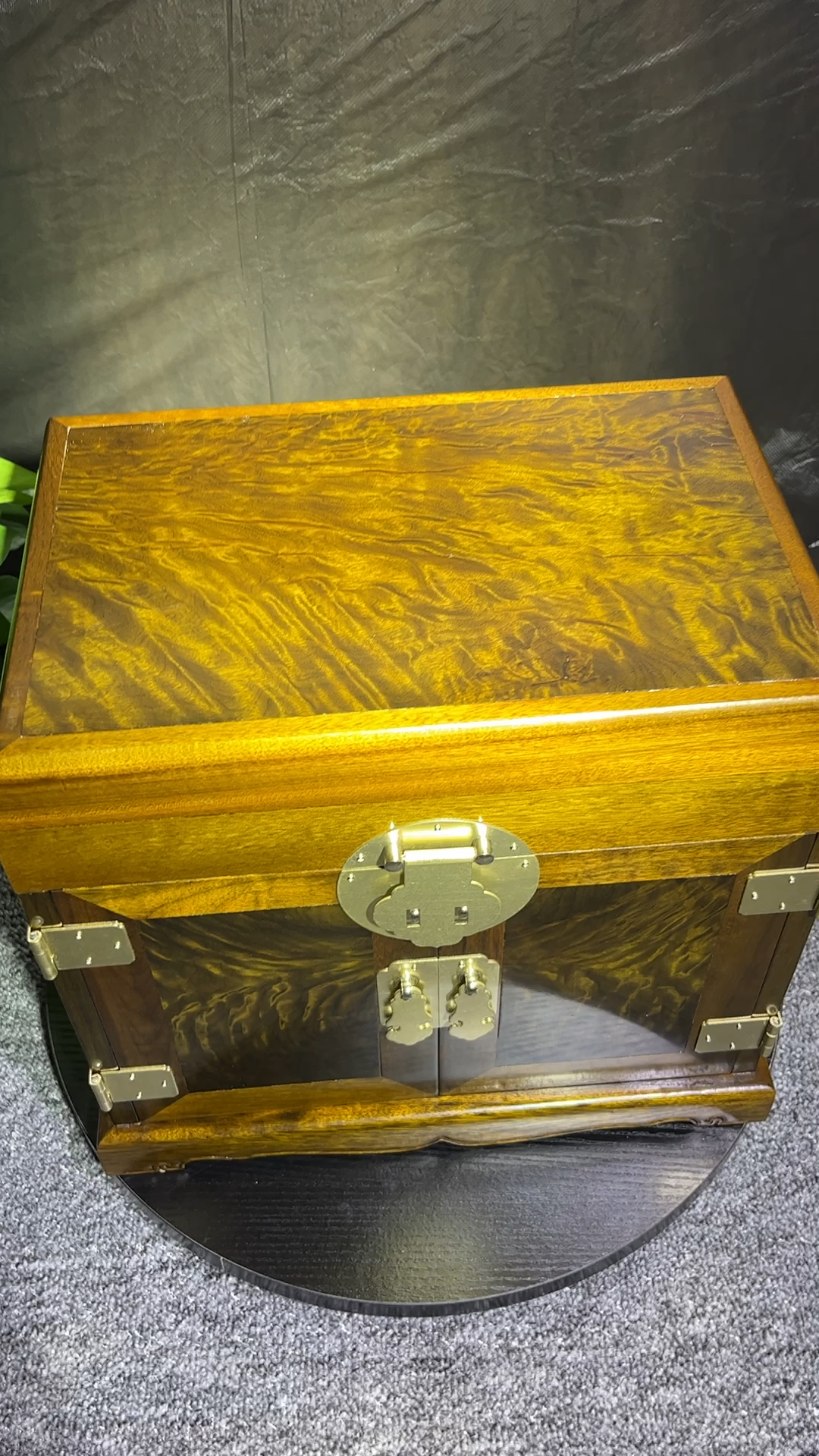 金丝楠阴沉木乌木官皮箱龙胆纹