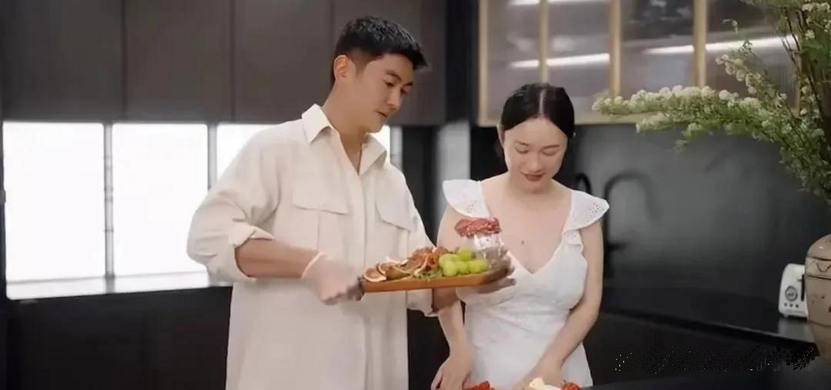 这珠圆玉润的身材妥妥的幸福肥.