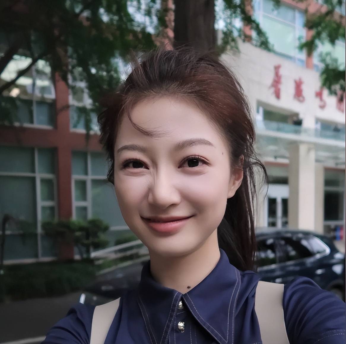 冯琳刚入职东方卫视便曝光北大高才生男朋友,暗恋她的人没机会了