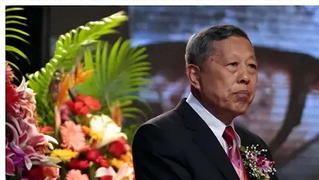 兰州军区副司令员邢世忠在华清池遭歹徒挑衅,将军说:跟我走一趟