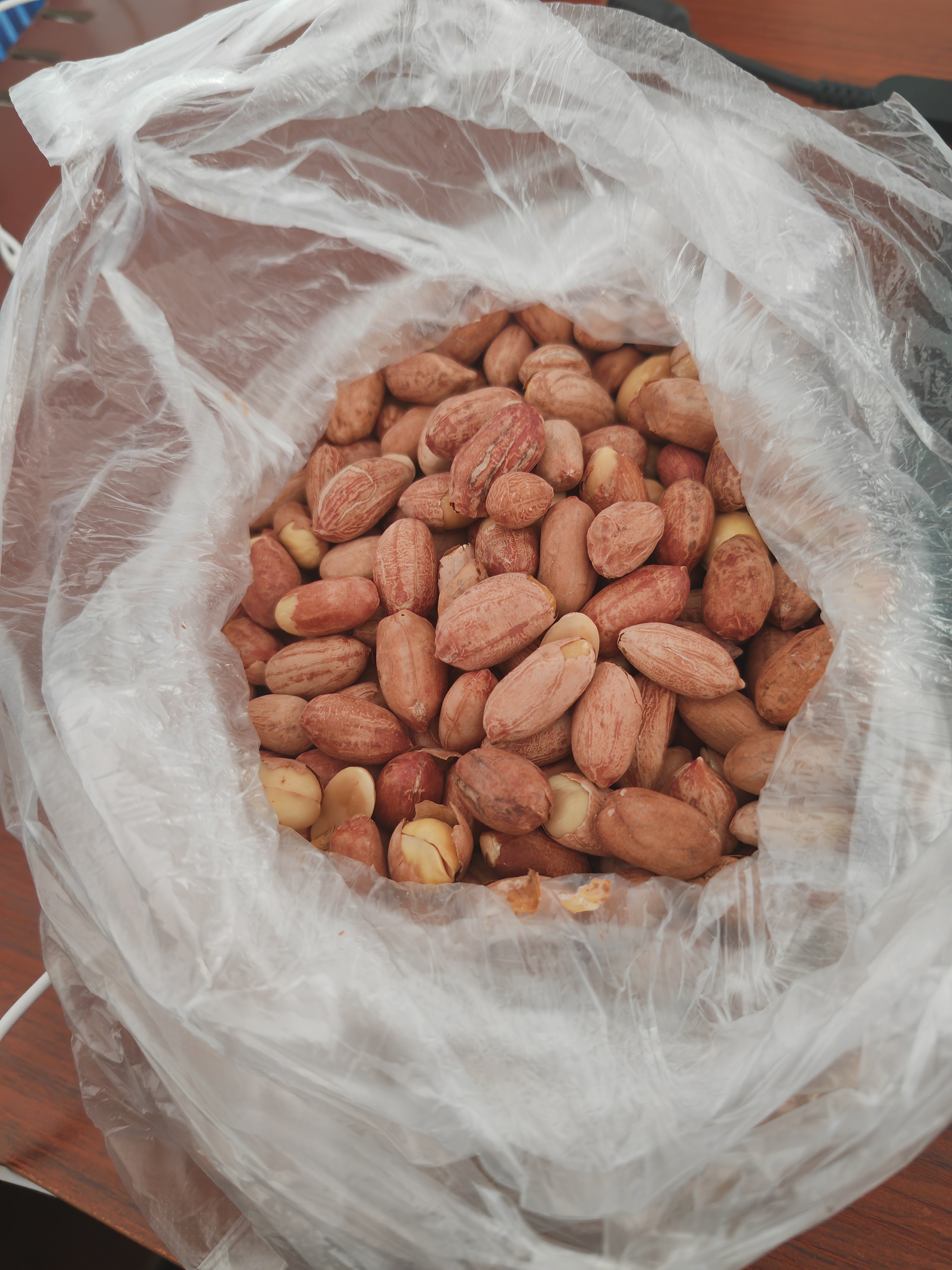 别说,这花生米味道是真不错